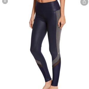 NWT Alo Yoga Elevate Leggings! Mesh detailing